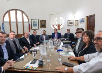 Paritaria Central: Provincia ofreció un 10 % por abril y mayo