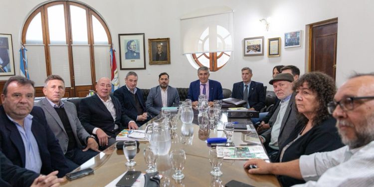 Paritaria Central: Provincia ofreció un 10 % por abril y mayo