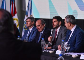 Pullaro respaldó a los intendentes en la reunión con el ministro Francos por subsidios al transporte