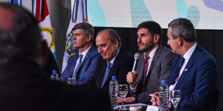 Pullaro respaldó a los intendentes en la reunión con el ministro Francos por subsidios al transporte