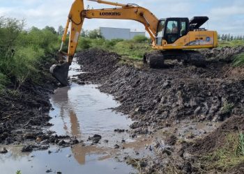 VILLA OCAMPO: TRABAJOS DE LIMPIEZA DE DESAGÜES PLUVIALES
