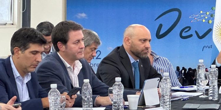 Chicharrita: Provincia trabaja en una mesa política y técnica nacional para mitigar la plaga en el maíz