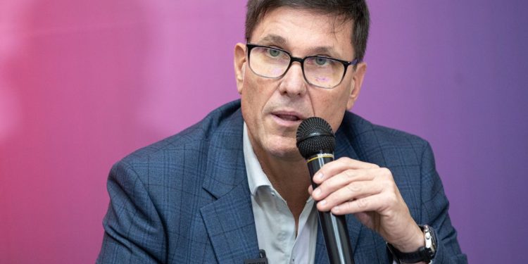 El gobierno provincial extenderá a los docentes privados el premio por Asistencia Perfecta