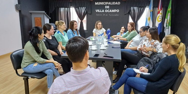 VILLA OCAMPO: REUNIÓN JUNTO CON LAS FUERZAS DE SEGURIDAD PARA COORDINAR ACCIONES CON LOS EQUIPOS DE NIÑEZ Y GÉNERO