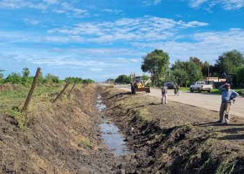 VILLA OCAMPO: TRABAJOS DE LIMPIEZA EN EL COLECTOR PLUVIAL DE AV. INDEPENDENCIA NACIONAL