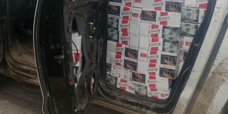 CAÑADA OMBU: DESPUÉS DE UNA INTENSA PERSECUCIÓN DETUVIERON LOS FORMOSEÑOS CON PAQUETES DE CIGARRILLOS .