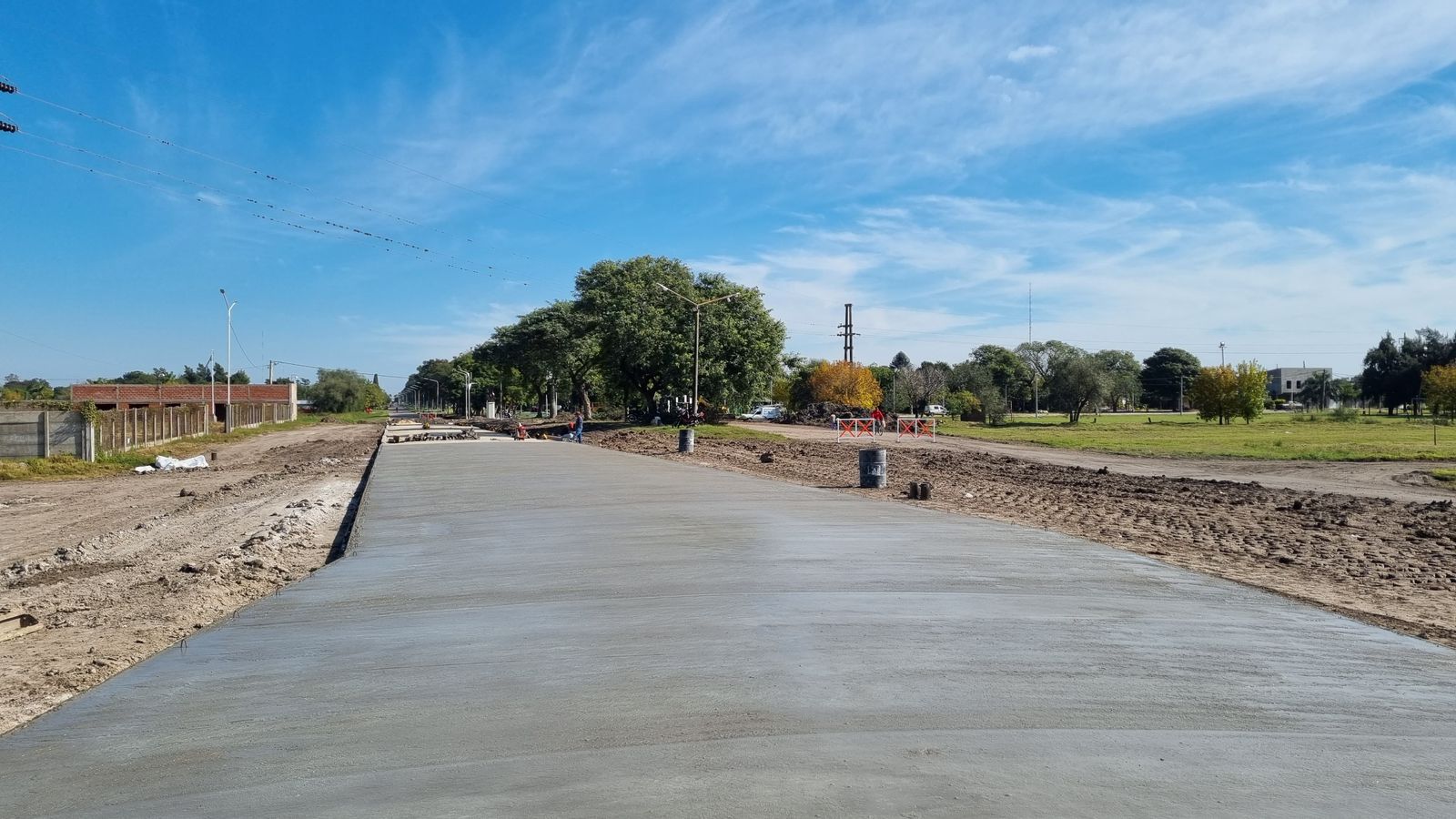 VILLA OCAMPO: CONTINÚA LA OBRA DE PAVIMENTACIÓN SOBRE EL ACCESO SUR DEL BV. URQUIZA