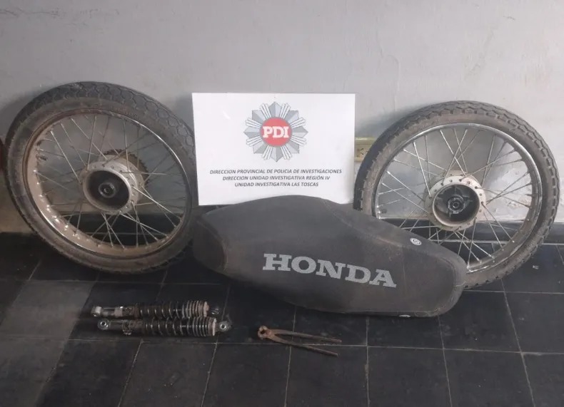 Robó una moto y 100 mil pesos a punta de pistola en Isleta norte, jurisdicción de Villa Ocampo.