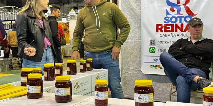 33° EXPO EN MALABRIGO: MANCINI APOYA EL POTENCIAL APÍCOLA DE LA REGIÓN