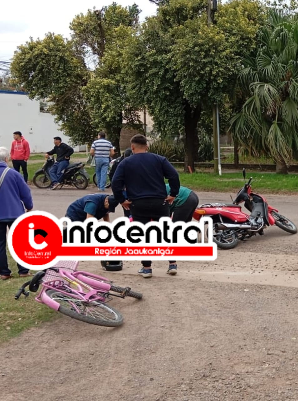 VILLA OCAMPO: Choque entre dos motos, y una siguió su marcha sin quedar en el lugar del accidente .