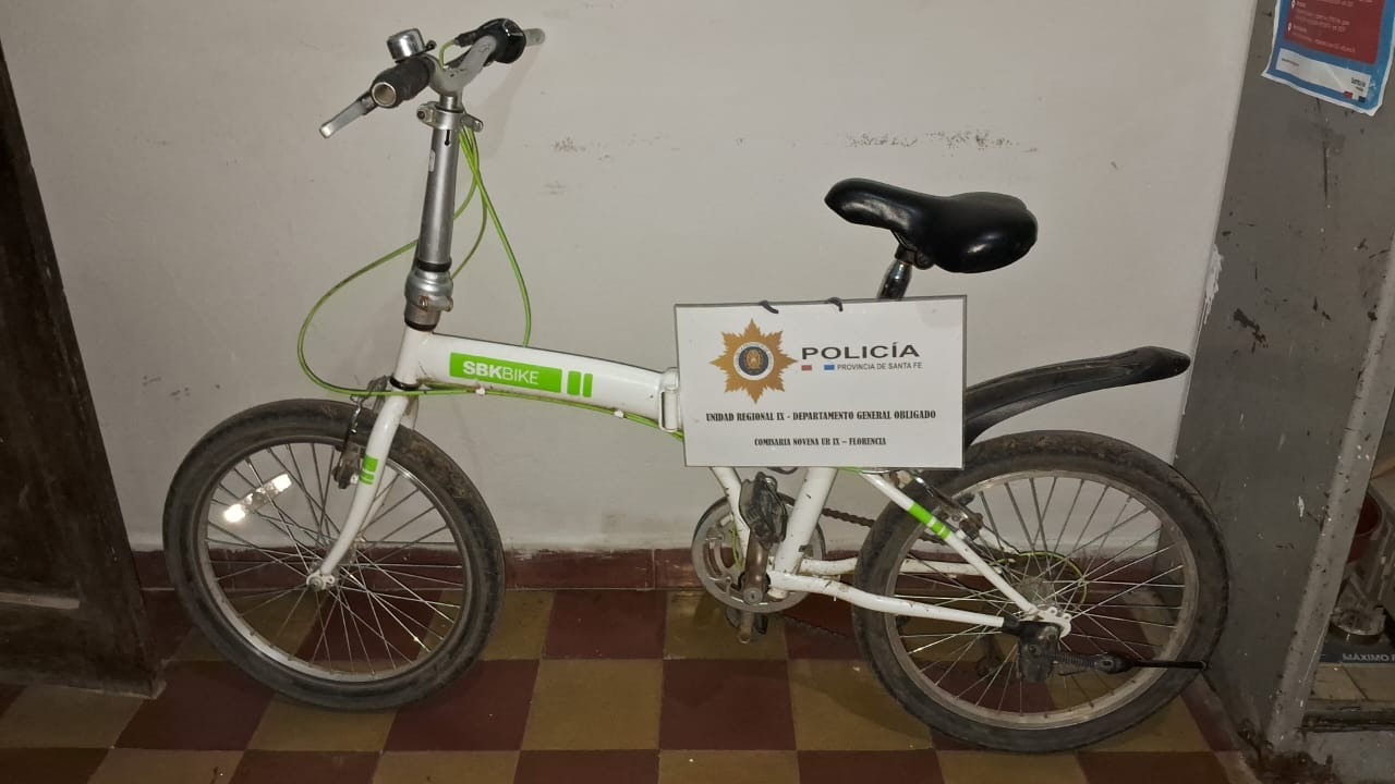 FLORENCIA: LA POLICIA RECUPERO UNA BICICLETA QUE FUE ROBADA EN UN DOMICILIO.