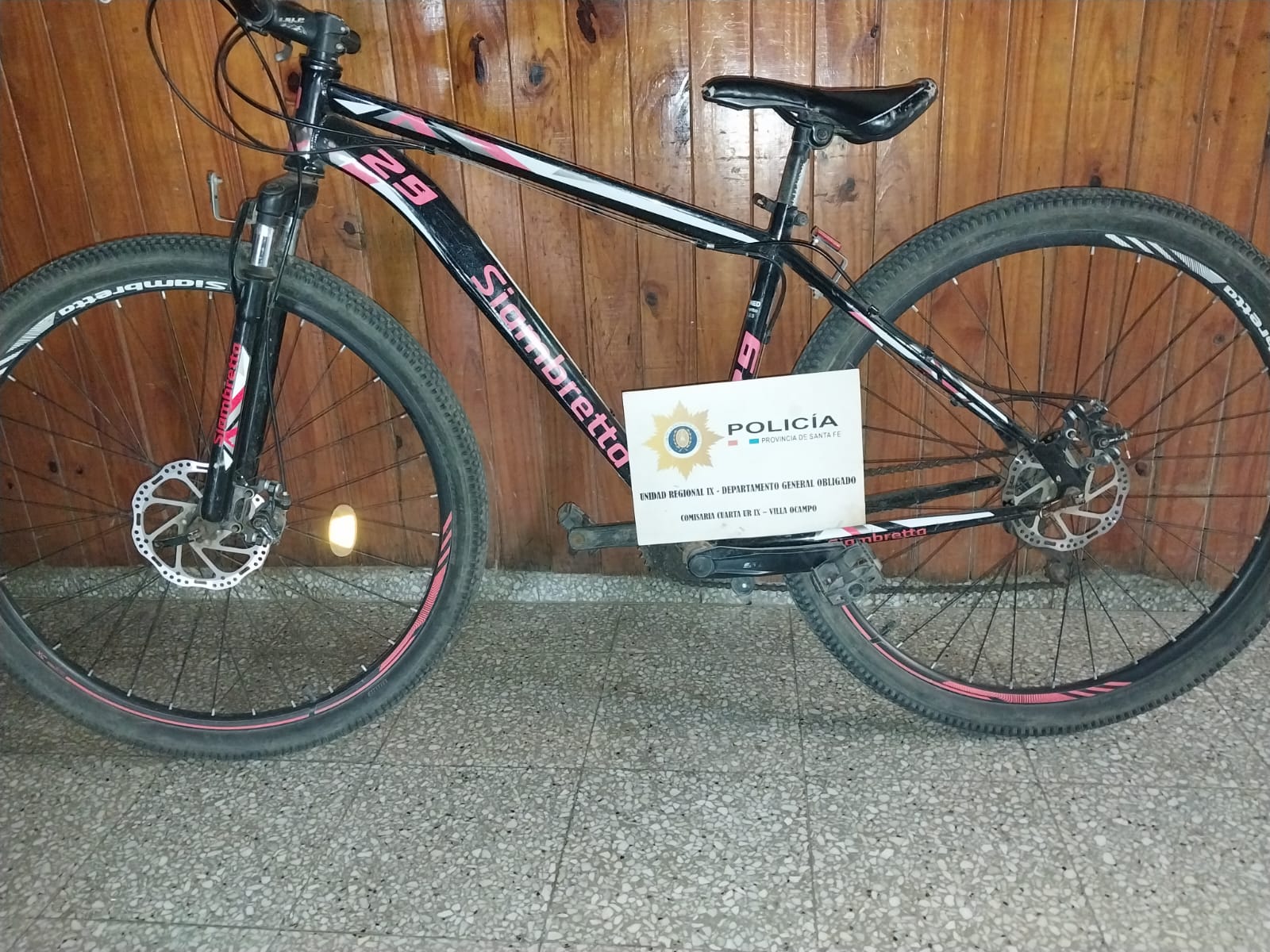VILLA OCAMPO: La policía recupero una bicicleta, que fue robada en un domicilio.