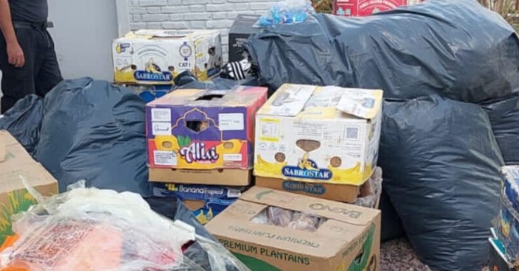 La policía de Cañada Ombú y Los Amores, detuvieron a una trafic con cuatro peruanos que ingresaban desde Bolivia, Calzados, ropas y juguetes.