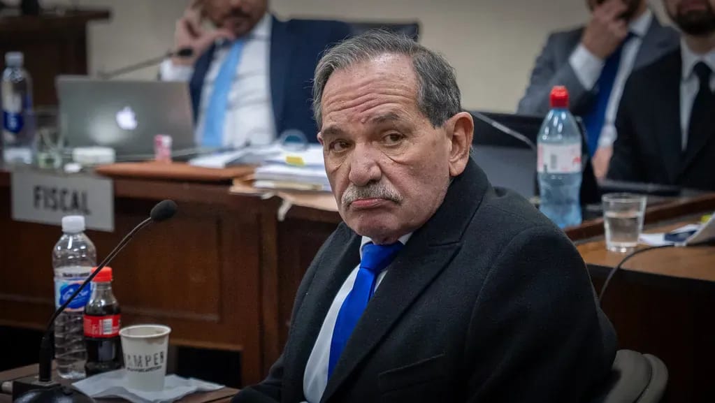 José Alperovich fue condenado a 16 años de prisión por violación y quedó detenido