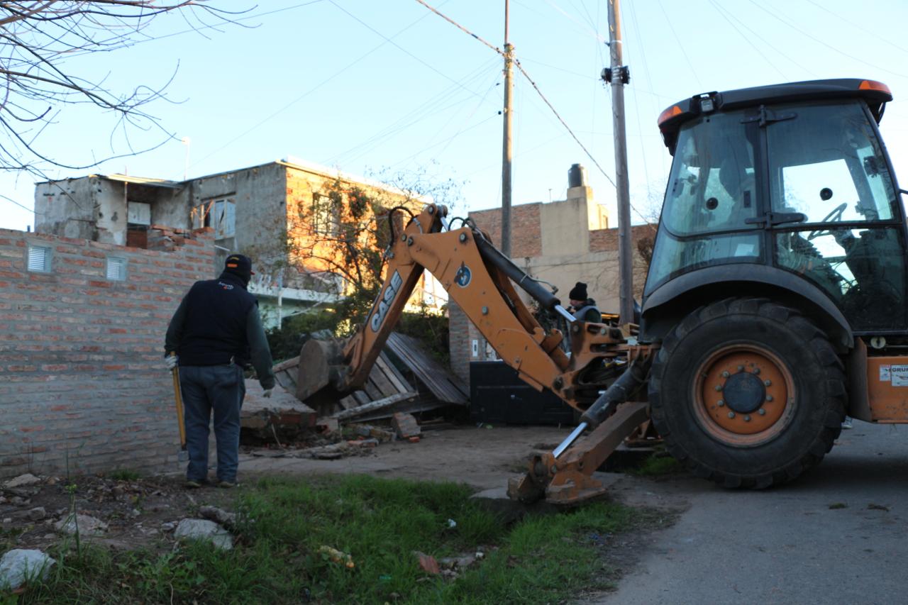 Rosario: derrumban un puesto de venta de drogas vinculado a tres asesinatos