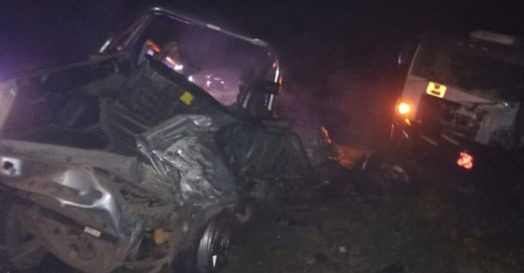 Fatal accidente en la ruta nacional 11 entre un camión y una camioneta, muere el conductor de la camioneta.