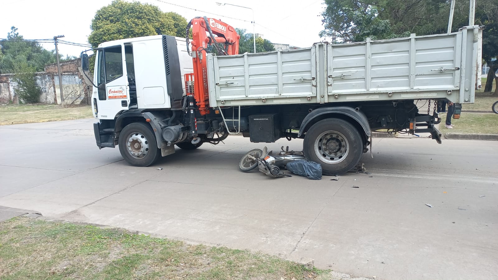 VILLA OCAMPO: Accidente entre camión y moto.