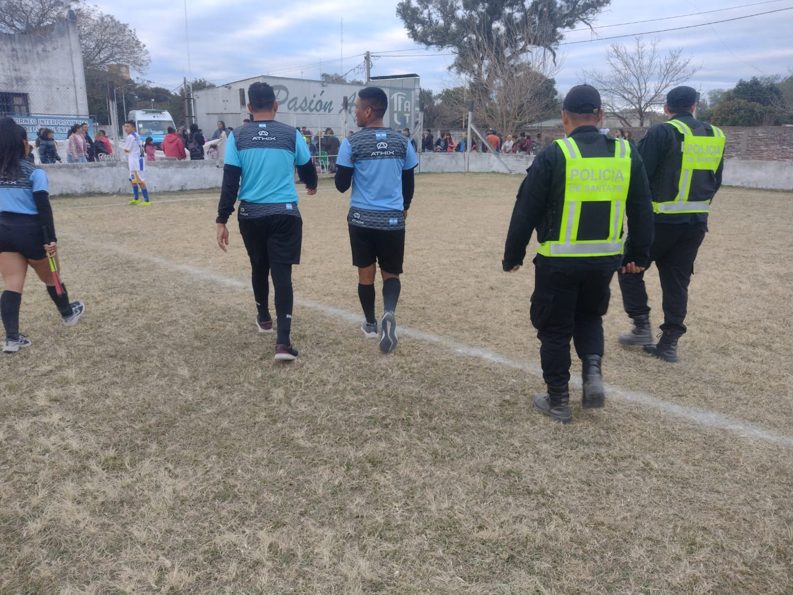 LAS TOSCAS: Partido Suspendido, un Jugador de Boxing Club, agredió al árbitro.