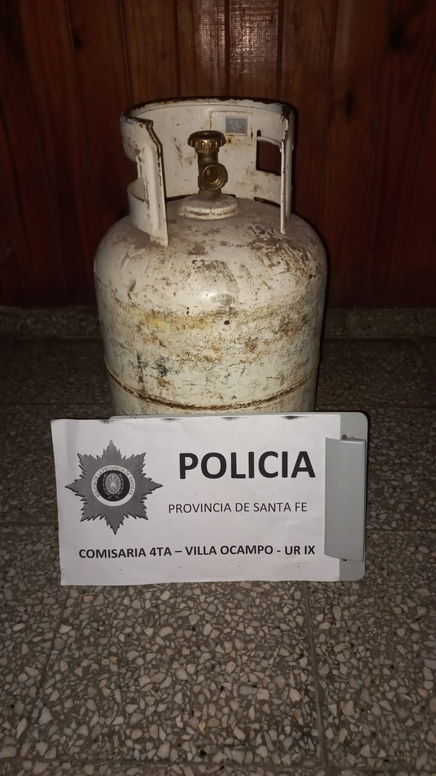 VILLA OCAMPO: LA POLICIA RECUPERÓ UNA GARRAFA QUE FUE ROBADA DE UN DOMICILIO.