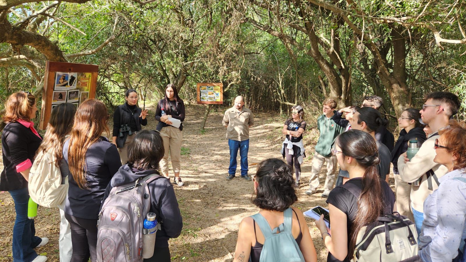 ALUMNOS DE LA ESCUELA INTERNACIONAL DE INVIERNO ESTÁN RECORRIENDO VILLA OCAMPO