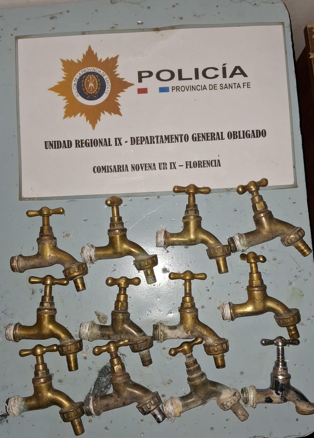 FLORENCIA: ROBO DE CANILLAS DE BRONCE EN ESTABLECIMIENTOS ESCOLARES.