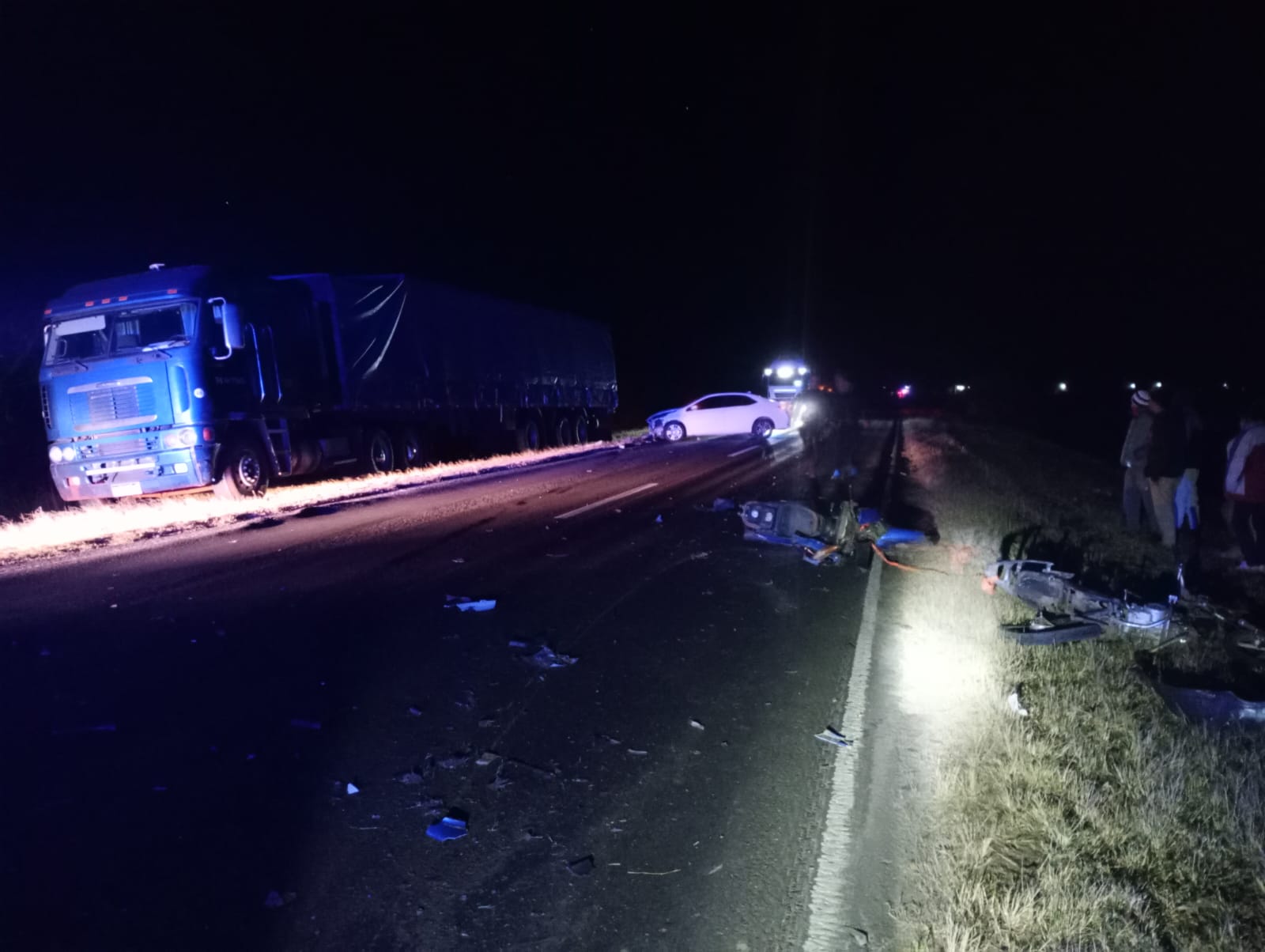 LAS TOSCAS: ACCIDENTE DE TRÁNSITO ENTRE UN AUTOMOTOR Y DOS MOTOCICLETAS