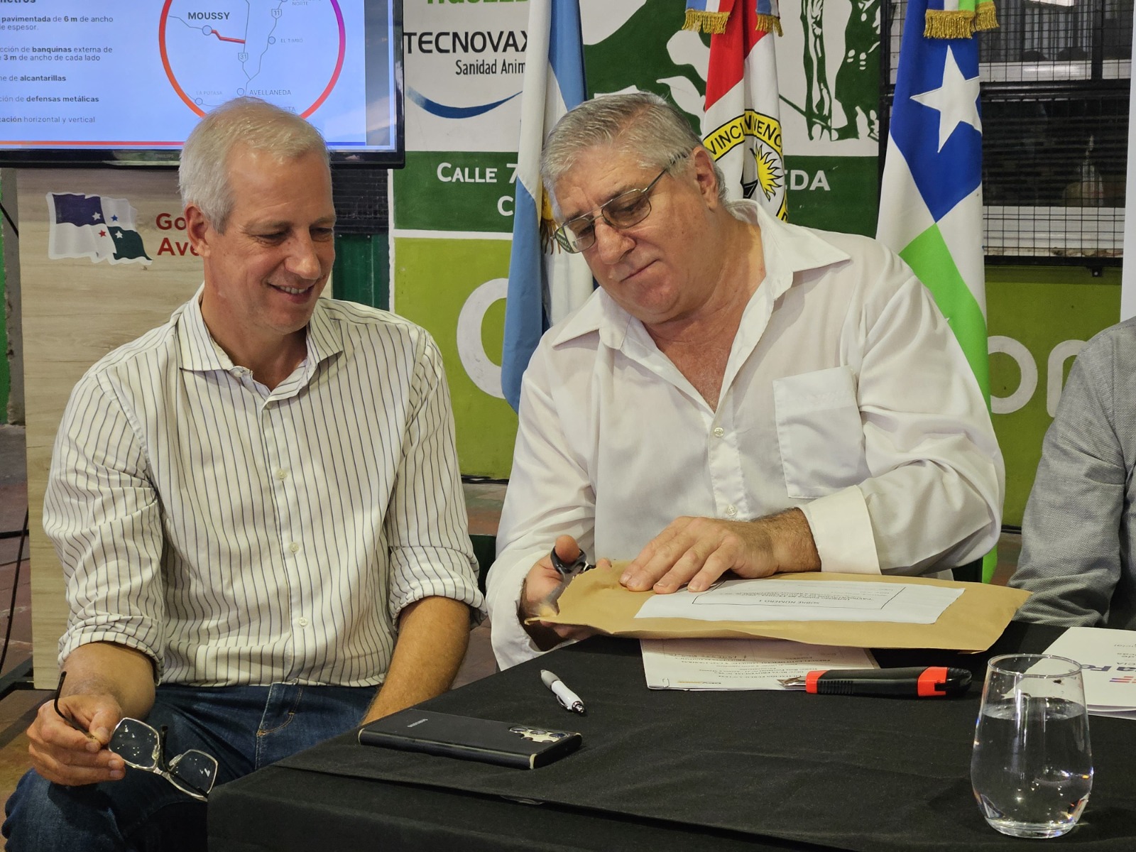 Dionisio Scarpin: “Con la adjudicación de la obra de acceso a Moussy, el sueño del pavimento comienza a hacerse realidad”.