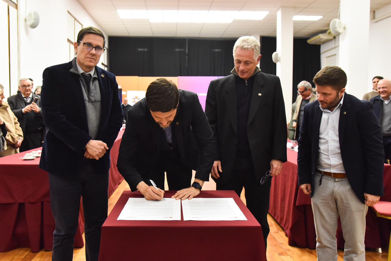 Pullaro: “Con este compromiso por la alfabetización estamos mirando hacia el futuro de Santa Fe”