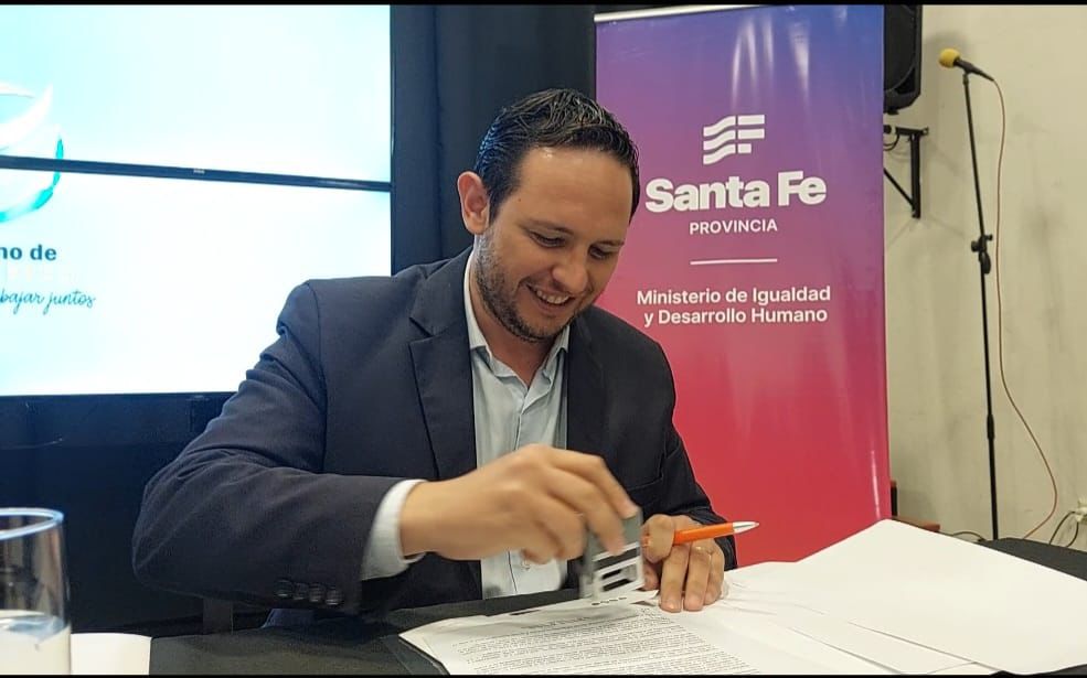 FIRMA DE CONVENIOS PROVINCIALES JUNTO AL MINISTERIO DE IGUALDAD Y DESARROLLO HUMANO