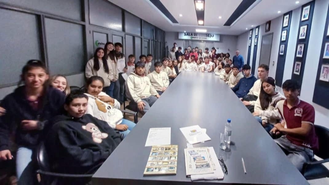 VILLA OCAMPO: VISITA DE ESTUDIANTES A COTELVO.