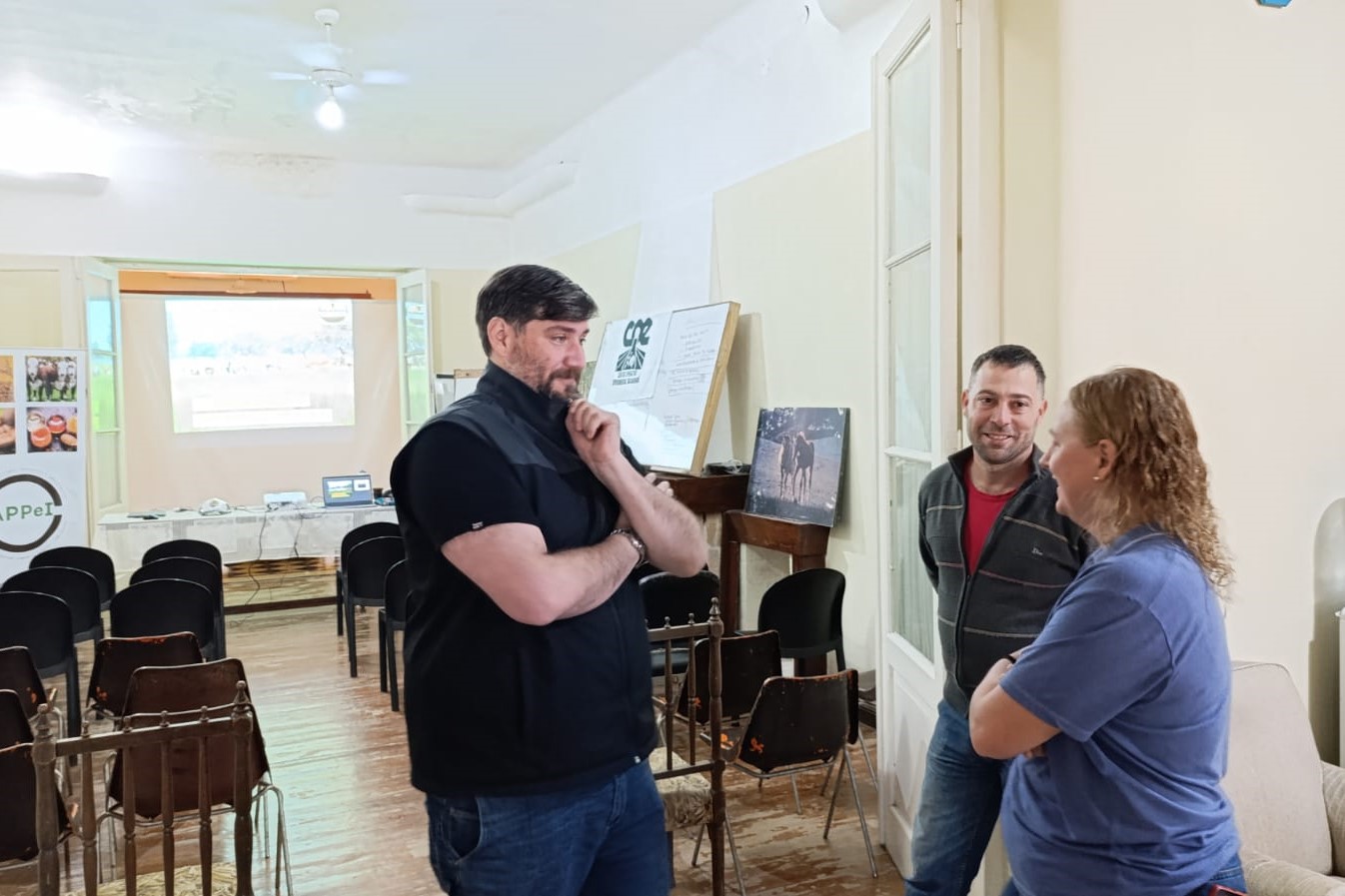 VILLA OCAMPO: MÁS DE 50 PERSONAS PARTICIPARON DE LA CAPACITACIÓN SOBRE SISTEMAS DE PASTOREO EN TACUARENDÍ