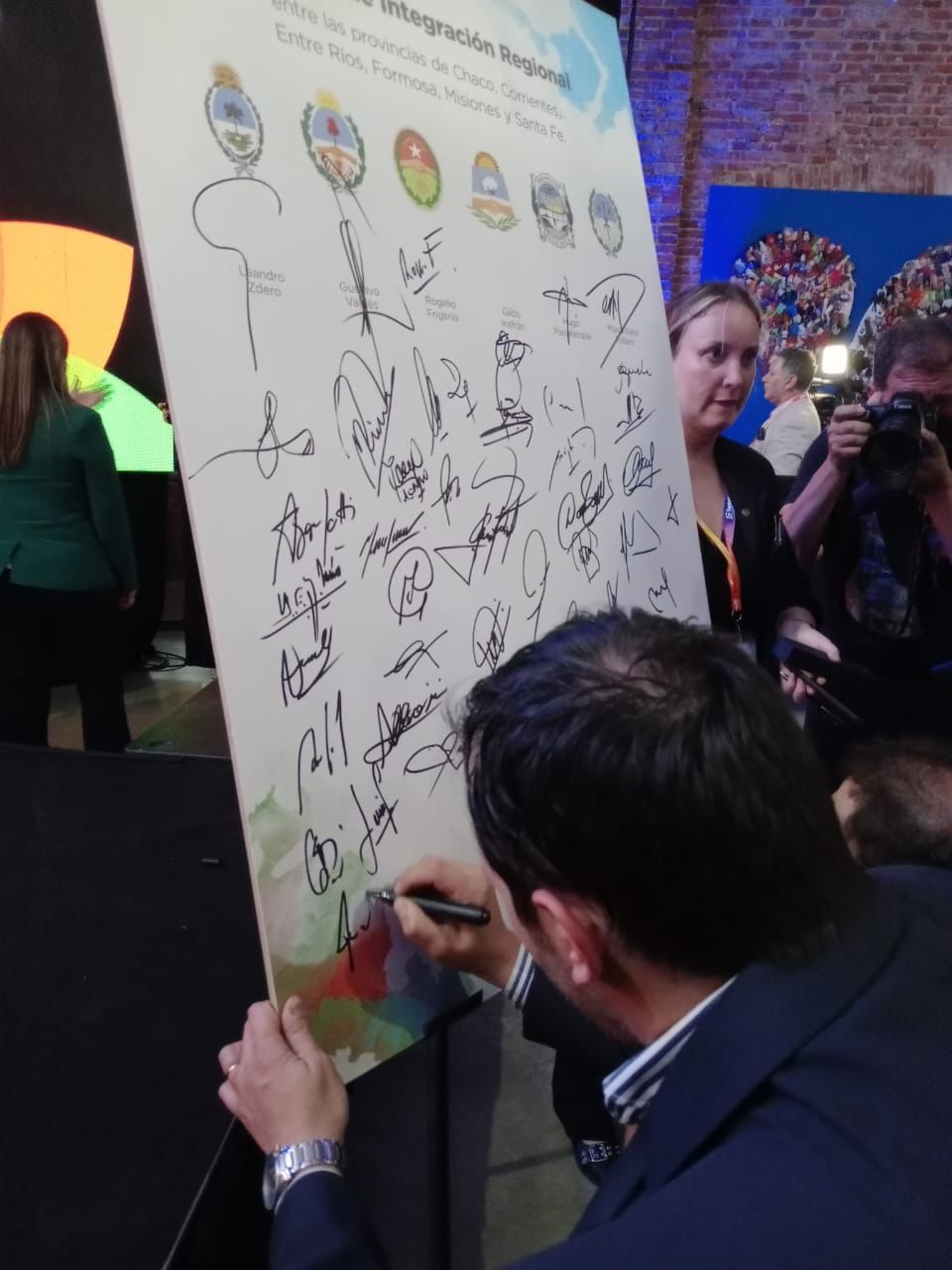 EL INTENDENTE MAREGA ACOMPAÑÓ LA HISTÓRICA FIRMA DEL TRATADO DE INTEGRACIÓN DE LA REGIÓN LITORAL