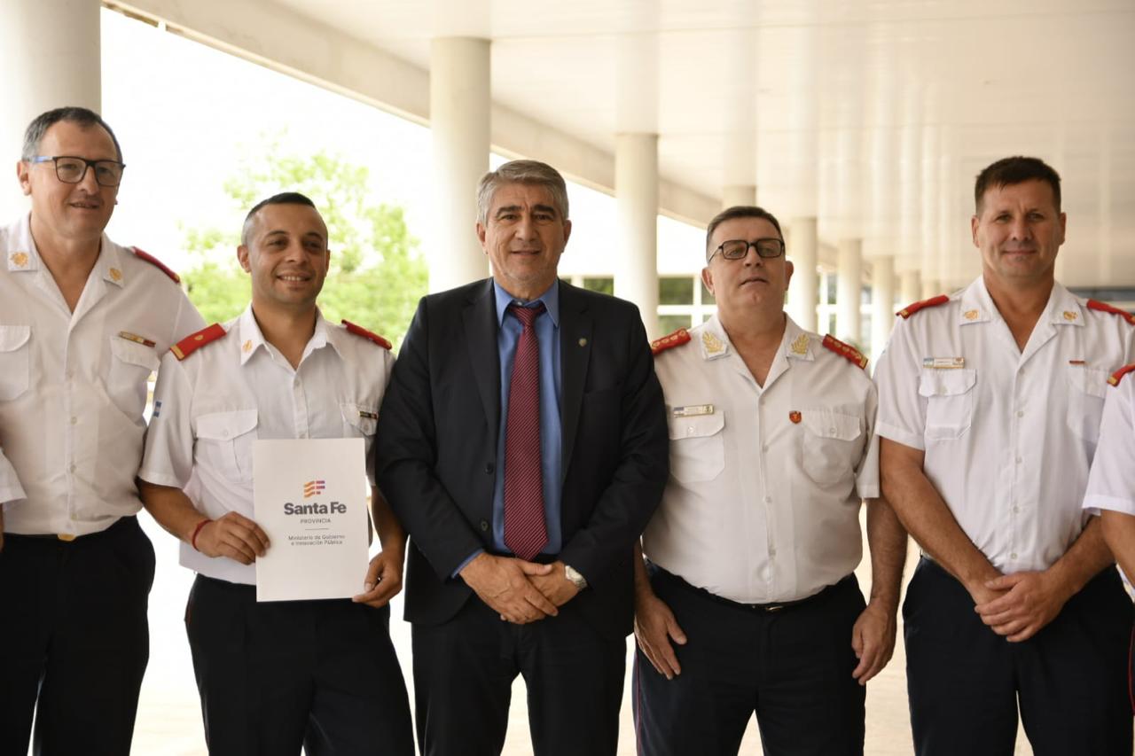Provincia entregó más de $ 100 millones para equipar a los Bomberos Voluntarios