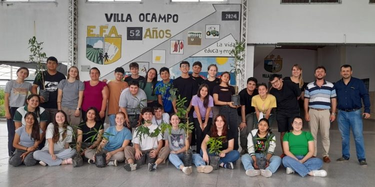 VILLA OCAMPO: “UN EGRESADO = UN ÁRBOL”: COMPROMISO AMBIENTAL DESDE LAS AULAS