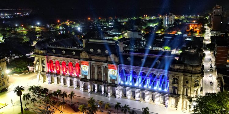 Con mapping, luces, antorchas y música, Provincia celebra al Brigadier en el cierre de la Semana Invencible