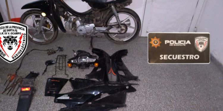 Villa Ocampo: La policia recupera una moto que fue robada el 19 de noviembre.