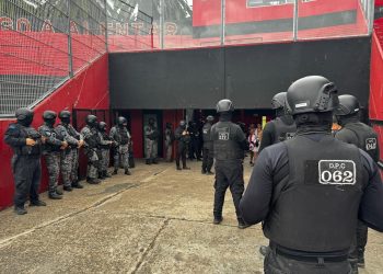 Primera requisa conjunta de policías y penitenciarios en un estadio: “Se repetirá cada vez que haya que reforzar la seguridad”