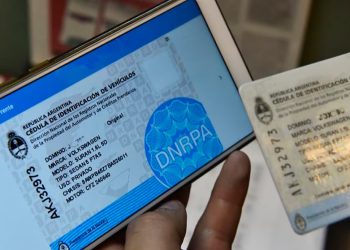 El Gobierno reglamentó la nueva “cédula azul”: será reemplazada por un trámite a través de la app Mi Argentina