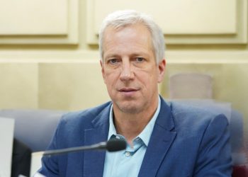 Legisladores analizan cómo fortalecer los servicios públicos en comunas y cooperativas