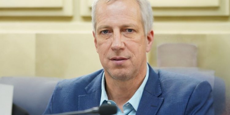 Legisladores analizan cómo fortalecer los servicios públicos en comunas y cooperativas