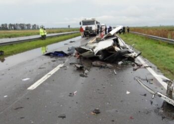 Tragedia en ruta 33, Un niño y su padre de Garabato murieron tras choque frontal contra un camión, la mujer iba ambulancia para dar a luz a una beba