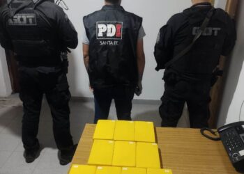 Guadalupe Norte: La policía detuvo a un matrimonio jujeño, con más de 10 kg de Cocaína y 16 millones de pesos en dos vehículos