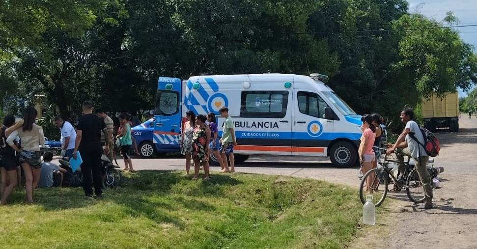 Las Toscas: Violento choque de dos motocicletas, ninguna de las dos frenaron en la esquina y cinco personas fueron trasladadas al hospital.