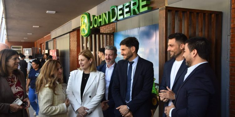 Pullaro: “La Expo Empleo muestra que Santa Fe está recuperándose y articula entre el sector público y privado las necesidades de muchos santafesinos”