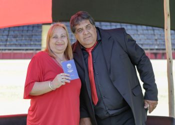 Diez parejas se casaron en el estadio del Club Atlético Colón