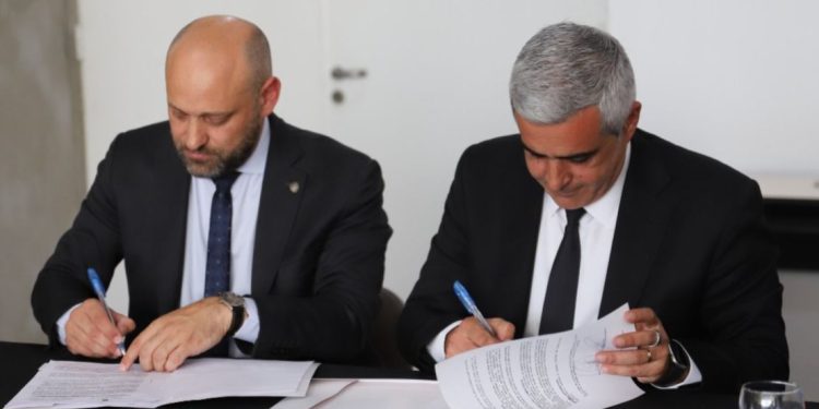 Provincia firmó un acuerdo con la UNR para invertir $ 150 millones en impulsar proyectos científicos