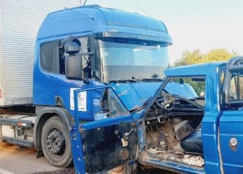 Calchaquí: Un camión y una camioneta chocaron de frente sobre la Ruta nacional 11.