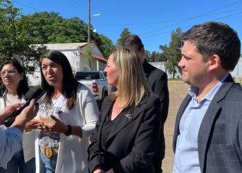 Histórico acuerdo para el traslado de docentes a la Isla Guaycurú