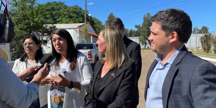 Histórico acuerdo para el traslado de docentes a la Isla Guaycurú