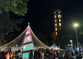 VILLA OCAMPO: ENCENDIMOS NUESTRO ÁRBOL DE NAVIDAD